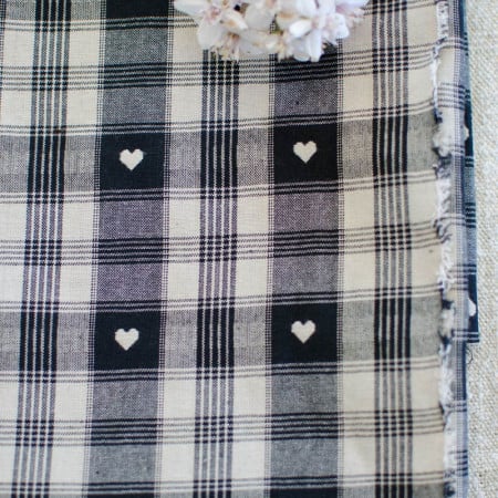Matterhorn cotton canvas with small hearts Black and Linen