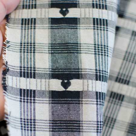Matterhorn cotton canvas with small hearts Black and Linen