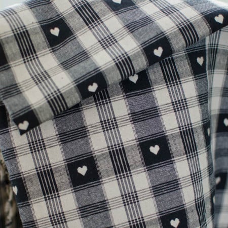 Matterhorn cotton canvas with small hearts Black and Linen
